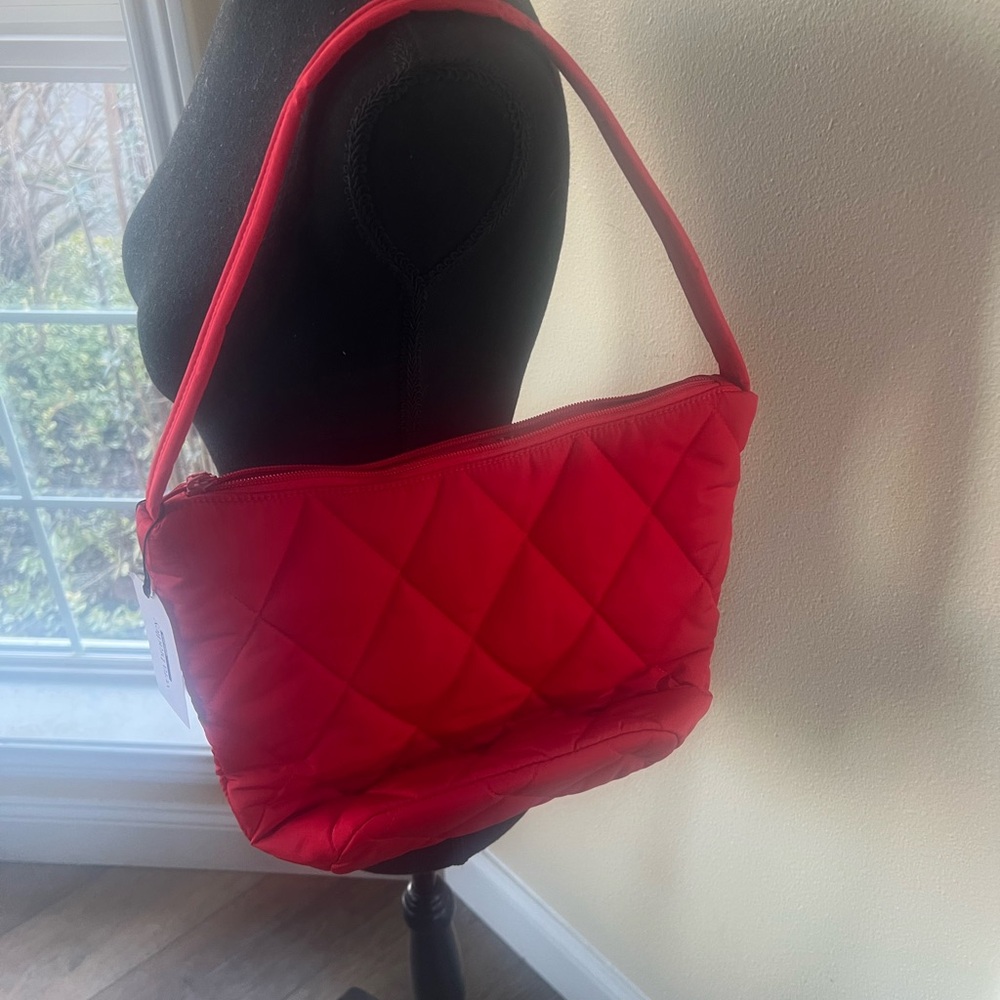 NWT Vera Bradley Goji Berry Red  Quilted slouchy bucket shoulder bag. - Picture 3 of 8
